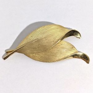 Vintage Mid Century Twinned Gold Leaf Brooch